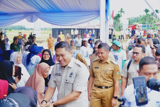 Panen Raya di Kampar, Wamentan Tegaskan Komitmen Perkuat Ketahanan Pangan