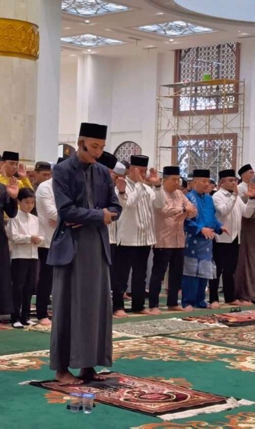 Bupati Kampar Ahmad Yuzar Sholat Idulfitri 1447 H di Masjid Islamic Center Bangkinang, Renovasi Tuntas Tepat Waktu Hadirkan Suasana Baru bagi Jamaah