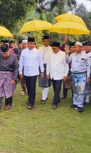 Bupati Kampar Ahmad Yuzar Silaturahmi Bersama Keluarga Besar Pasukuan Mandeliong, Santunan Perkuat Kebersamaan di Muara Jalai
